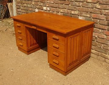 antiek eiken bureau  beschikbaar voor biedingen