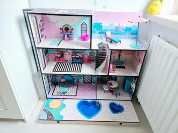 L.O.L. Surprise! OMG Poppenhuis – compleet met meubels en li beschikbaar voor biedingen