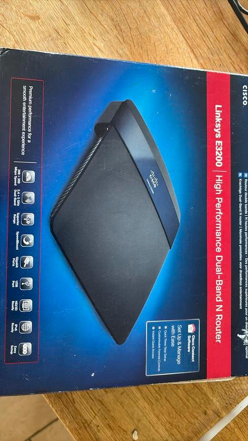 Linksys E3200 dual band router, Computers en Software, Routers en Modems, Zo goed als nieuw, Ophalen of Verzenden