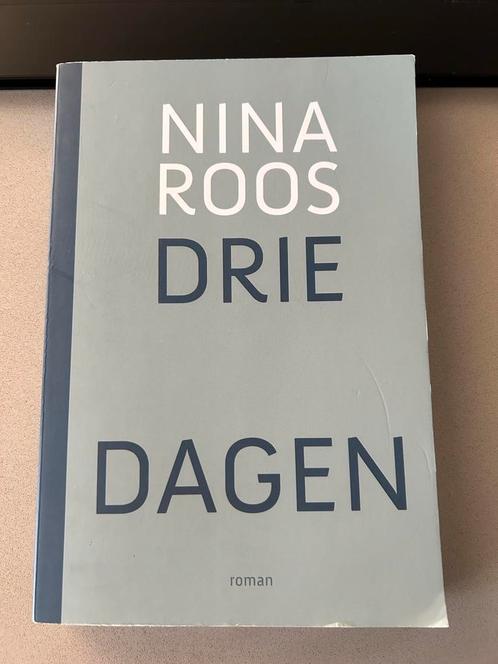 Drie dagen - Nina Roos, Boeken, Romans, Zo goed als nieuw, Nederland, Ophalen of Verzenden