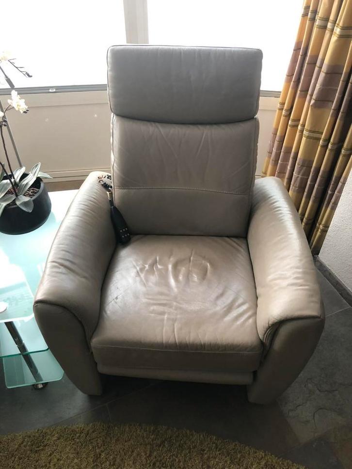 Montel leren relaxfauteuil taupe electrisch, Huis en Inrichting, Fauteuils, Zo goed als nieuw, Leer, 50 tot 75 cm, Minder dan 75 cm