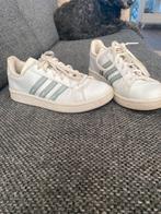 Adidas schoenen, Kleding | Dames, Schoenen, Ophalen of Verzenden, Zo goed als nieuw, Zwart, Sneakers of Gympen