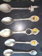 Verzameling van 16 souvenirlepels, Antiek en Kunst, Antiek | Bestek, Ophalen