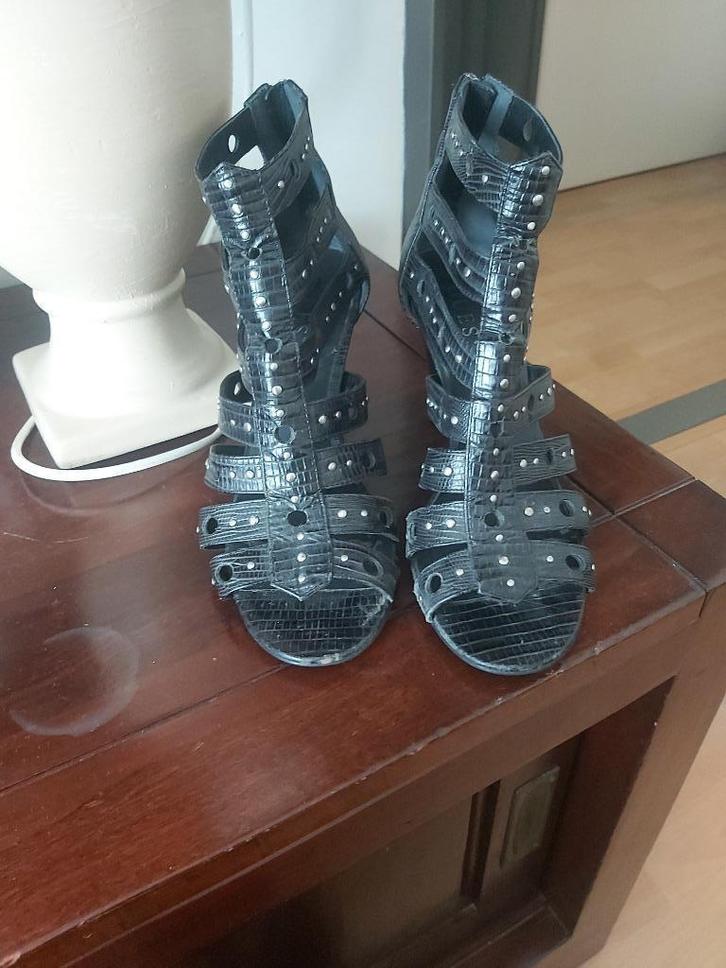 open schoentje van het merk Guess, Kleding | Dames, Schoenen, Zo goed als nieuw, Schoenen met hoge hakken, Zwart, Verzenden