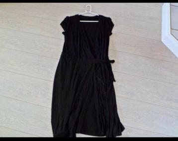 Zwarte overslag jurk, maat L beschikbaar voor biedingen