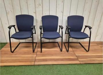 Stoelen beschikbaar voor biedingen