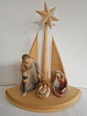 Kerststal, 3-delig met ster van Bethlehem. Houtsnijwerk beschikbaar voor biedingen