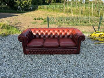 Originele, engelse Chestefield 3-zits bank cognac leder beschikbaar voor biedingen