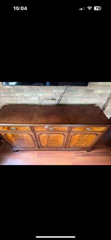 te koop.  Prachtig Heldense dressoir met veel opbergruimte beschikbaar voor biedingen