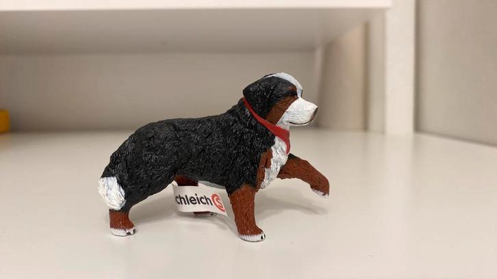 Schleich McDonald's Berner Sennen Hond Happy Meal 10b, Verzamelen, Dierenverzamelingen, Zo goed als nieuw, Beeldje of Figuurtje