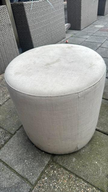 Poef gebruikt beschikbaar voor biedingen