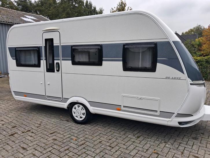 Hobby De Luxe 455uf 2023 ongebruikt!, Caravans en Kamperen, Caravans, Bedrijf, tot en met 4, 1000 - 1250 kg, Rondzit, Hobby, Dwarsbed