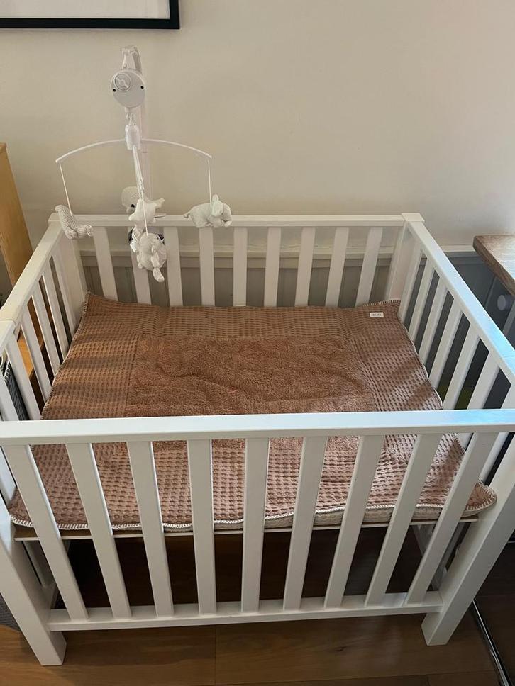 Witte box met Koeka boxzak, Kinderen en Baby's, Babywiegjes en Ledikanten, Gebruikt, Ledikant, Ophalen