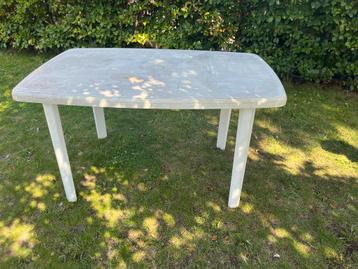 Plastic Tuintafel Rechthoekig - Gebruikt beschikbaar voor biedingen