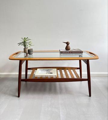 Vintage teakhouten salontafel, glazen blad, jaren 60 beschikbaar voor biedingen