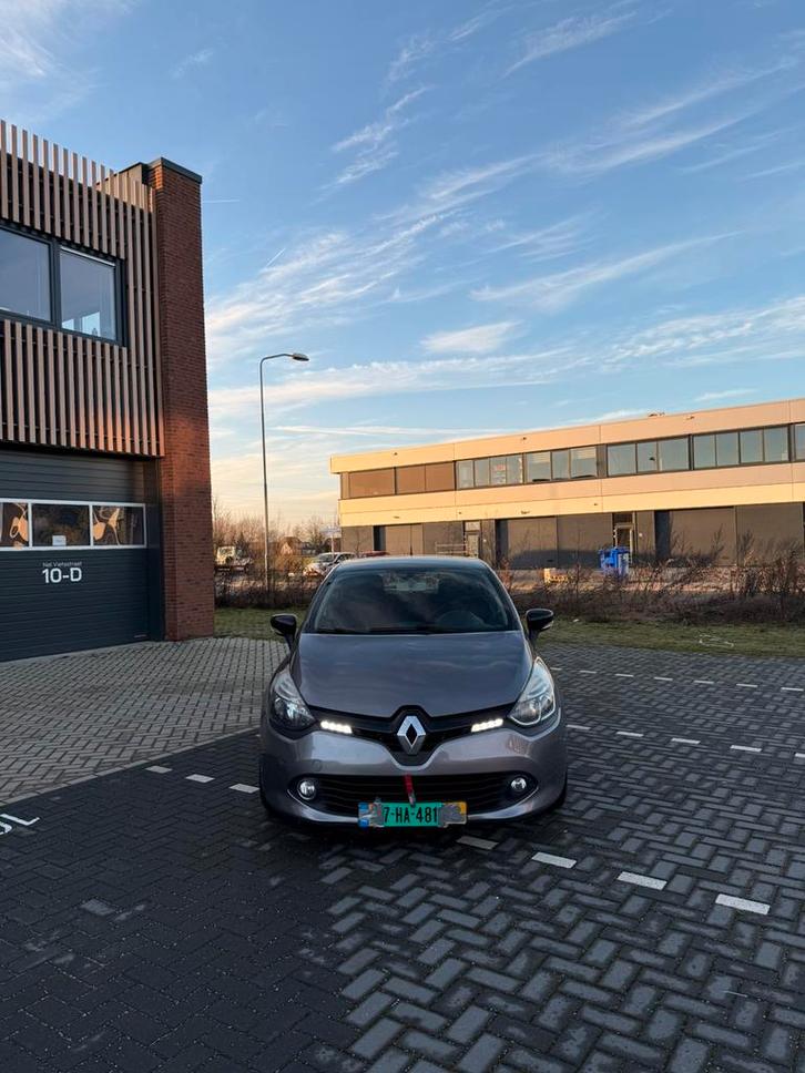 Renault Clio 1.5 DCI Night&day 66KW 5-DRS 2013 Grijs, Auto's, Renault, Bedrijf, Clio, Diesel, A, Hatchback, Handgeschakeld, Origineel Nederlands