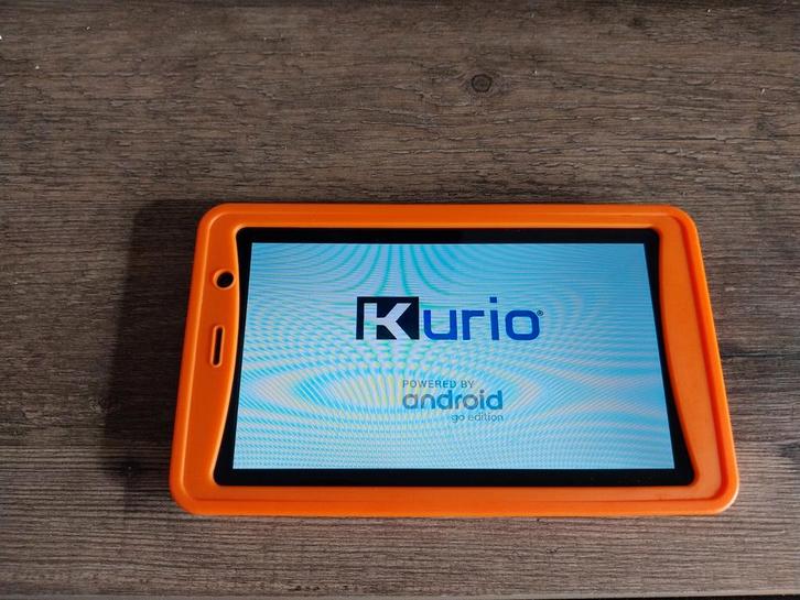 kurio 7 inch kindertablet met oranje hoes, Computers en Software, Android Tablets, Gebruikt, Wi-Fi, 7 inch of minder, 16 GB, Uitbreidbaar geheugen