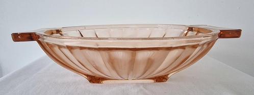 Art deco schaal van roze persglas, Huis en Inrichting, Keuken | Servies, Gebruikt, Schaal of Schalen, Overige stijlen, Glas, Ophalen of Verzenden