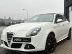 Alfa Romeo Giulietta 1.4Turbo170PK/PANO/PDC/CRUISE/STOELVER/, Auto's, Metallic lak, Zwart, 4 cilinders, Leder en Stof