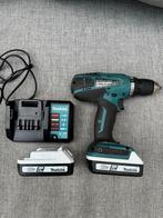 Makita 18V Schroefboormachine met 2 Accu's en Lader, Doe-het-zelf en Verbouw, Gereedschap | Boormachines, Gebruikt, Variabele snelheid