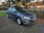 Volkswagen Polo 1.0 Comf! 5 Drs! Navi! Clima! Cruise Control, Origineel Nederlands, Te koop, Zilver of Grijs, 5 stoelen