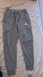 Nike tech broek, Kleding | Heren, Sportkleding, Ophalen of Verzenden, Zo goed als nieuw, Maat 46 (S) of kleiner, Grijs