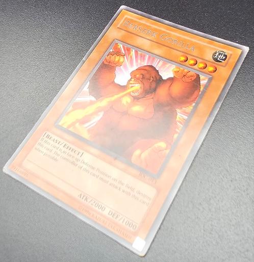 Yu-Gi-Oh Kaart Invasion of Chaos Set Berserk Gorilla IOC-013, Hobby en Vrije tijd, Verzamelkaartspellen | Yu-gi-Oh!, Zo goed als nieuw