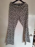 Flared broek met bloemetjes maat XL, Zwart, Maat 46/48 (XL) of groter, Ophalen of Verzenden, Lang