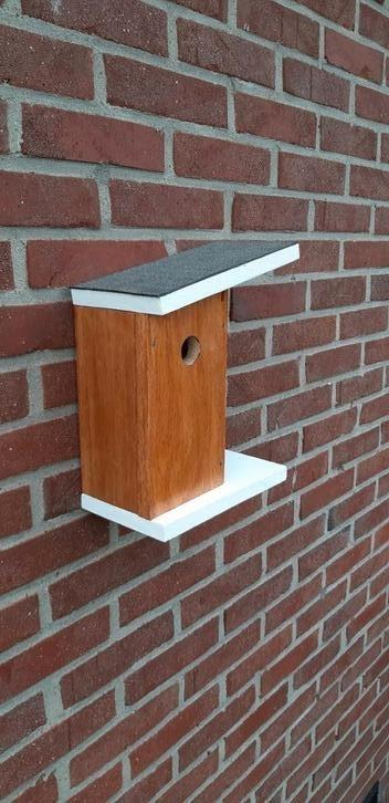 Eikenhouten vogelhuisjes voor de koolmees, bitumen bekleed, Huis en Inrichting, Woonaccessoires | Krantenbakken en Lectuurbakken