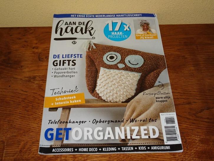 Aan de haak tijdschrift met 17 haakprojecten, Hobby en Vrije tijd, Breien en Haken, Zo goed als nieuw, Haken, Patroon of Boek