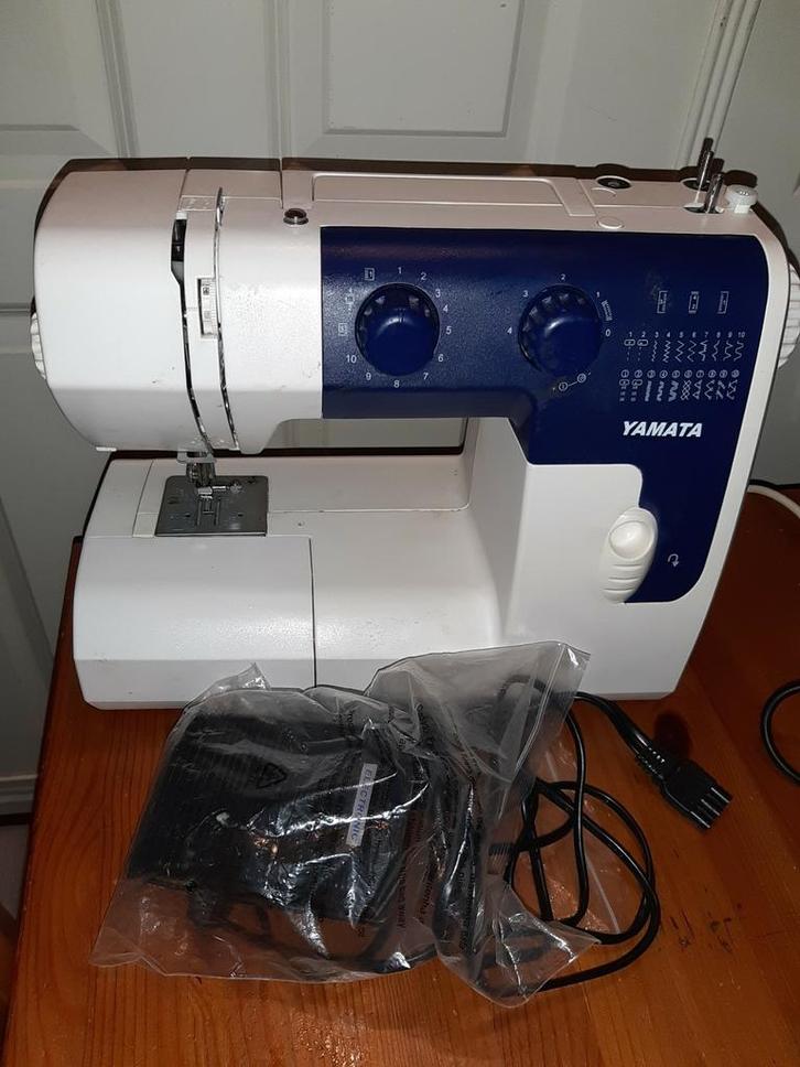 Complete,goedwerkende Yamata Naaimachine met voetpedaal., Hobby en Vrije tijd, Naaimachines en Toebehoren, Gebruikt, Naaimachine