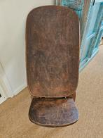 Afrikaanse stoel met houtsnijwerk moet weg ivm verhuizing, Ophalen, Gebruikt, Bruin, Eén