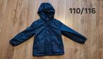 Donkerblauwe regenjas met voering zgan 110 - 116, Kinderen en Baby's, Babykleding | Maat 86, Ophalen of Verzenden, Zo goed als nieuw