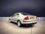 Volvo S60 2.4 T 200 pk | trekhaak | airco | cruise, Voorwielaandrijving, USB, Beige, Bedrijf