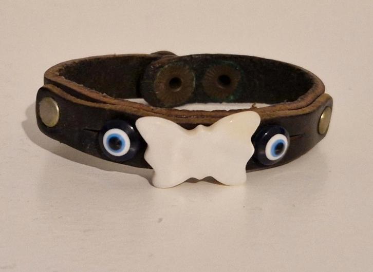 Armband bruin vlinder leer drukker sieraden blauwe oog, Sieraden, Tassen en Uiterlijk, Armbanden, Gebruikt, Leer, Bruin, Met bedels of kralen