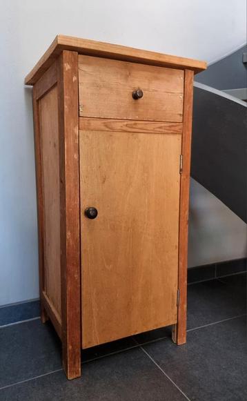 Grenen kastje met lade en deur beschikbaar voor biedingen