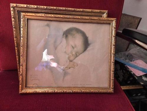 Goudkleurige antieke lijstjes met baby tekeningen, Huis en Inrichting, Woonaccessoires | Lijsten, Zo goed als nieuw, Minder dan 50 cm