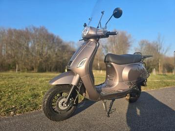 La souris e-sourini weinig km !!  beschikbaar voor biedingen