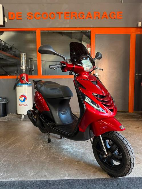 Piaggio Zip Brom 45km Sp Full Candy Red 2017, Fietsen en Brommers, Scooters | Piaggio, Gebruikt, Zip, Maximaal 45 km/u, Benzine