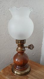 Antieke houten sierlijke olietafellamp met glazen kap, Antiek en Kunst, Antiek | Lampen, Ophalen of Verzenden