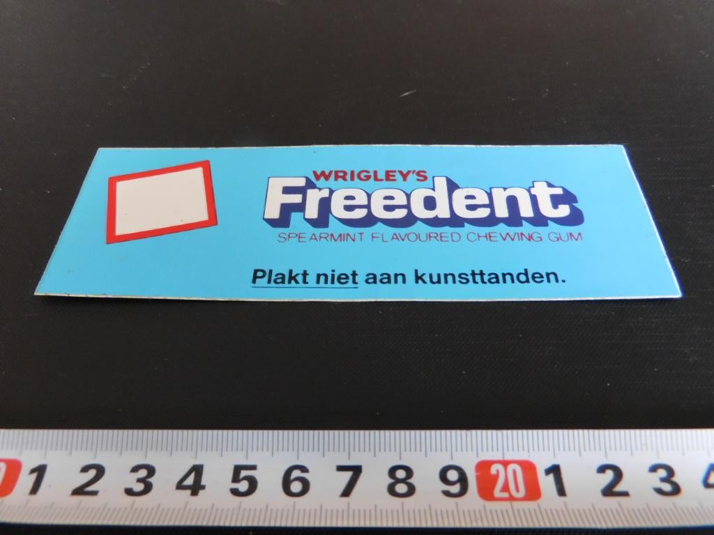 sticker WRIGLEY'S Freedent Plakt niet aan kunsttanden, Verzamelen, Stickers, Zo goed als nieuw, Ophalen