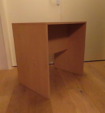 Kleine tafel / Bureau / h 70 x L 68 B 50 cm. Beukenhout beschikbaar voor biedingen