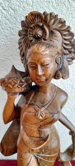 Balinese dame draagt mand met offergift 33 cm, Antiek en Kunst, Verzenden