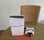 PS5 1TB Slim met 2 controllers + oplaadstation + bon, Spelcomputers en Games, Spelcomputers | Sony PlayStation 5, Ophalen of Verzenden