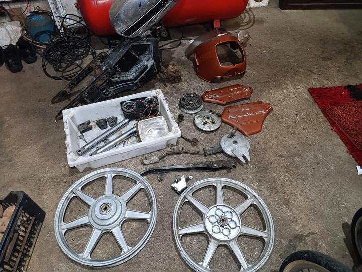 Very parts zündapp ks50, 517, 529, 530, original, Fietsen en Brommers, Brommeronderdelen | Zundapp, Zo goed als nieuw, Overige typen