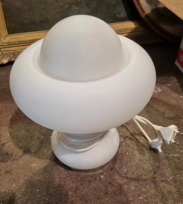 Vintage design tafellamp met melkglas paddestoel  beschikbaar voor biedingen