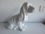 Groot wit porseleinen beeld van een Basset Hound hond, Ophalen of Verzenden, Zo goed als nieuw, Dier