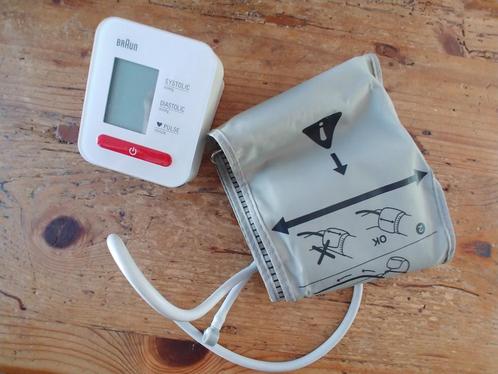 Braun  bovenarm bloeddrukmeter,  BUA5000EU, Diversen, Verpleegmiddelen, Zo goed als nieuw, Ophalen of Verzenden