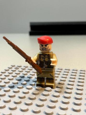 Nieuw, 20 WO2 bricks Engelse soldaatjes met wapens en plaat beschikbaar voor biedingen