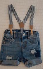 Stoere baby spijkerbroek met bretels maat 68 kleding broeken, Jongetje of Meisje, Zo goed als nieuw, H&M, Broekje